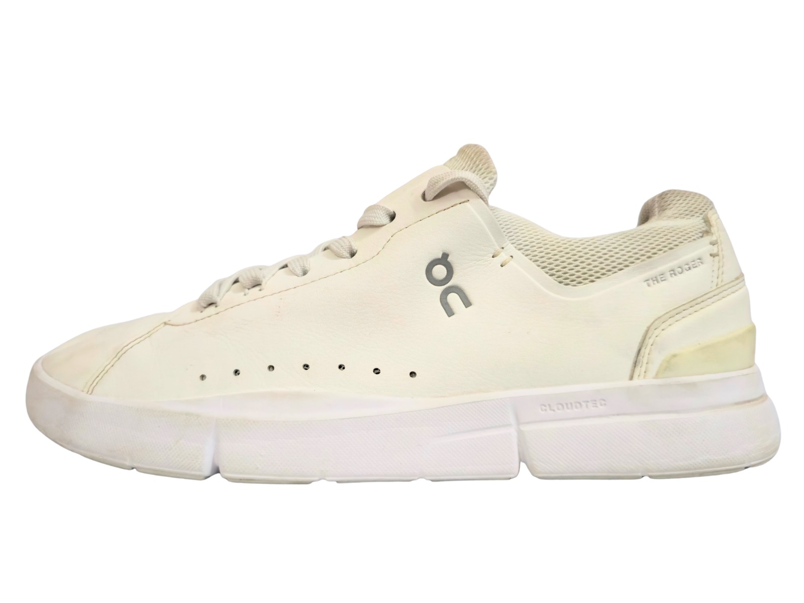 on-the-roger-advantage-all-white